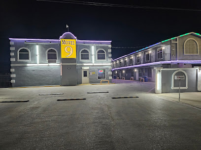 Motel 9, Laredo